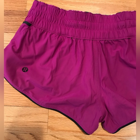 Lululemon Athletica Reversible Women’s Short ( Size 4) Color Purple - Picture 6 of 6